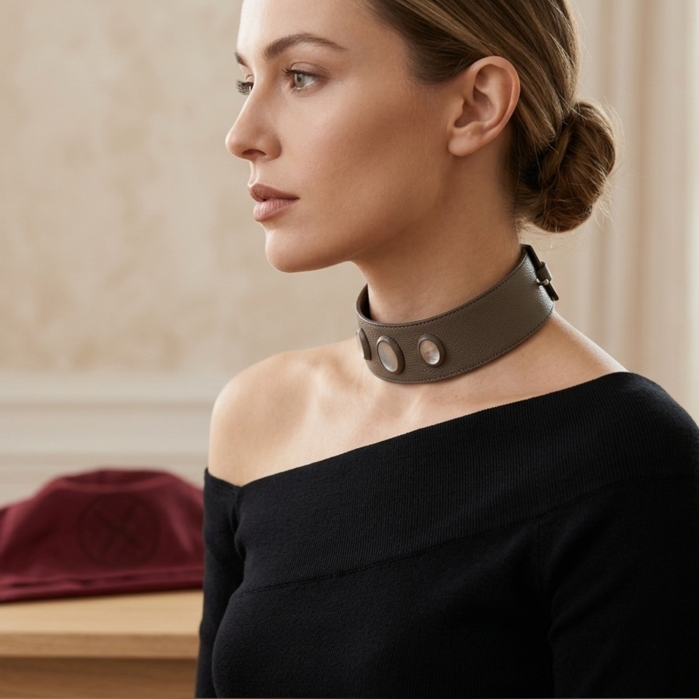 BNWOT Perrin Paris Leather Collar Choker Necklace Mother of Pearl Cabochons